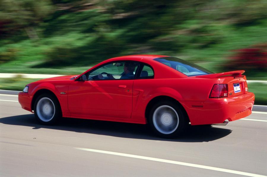 Ford Mustang GT 1999 года  (фото 16 из 47)